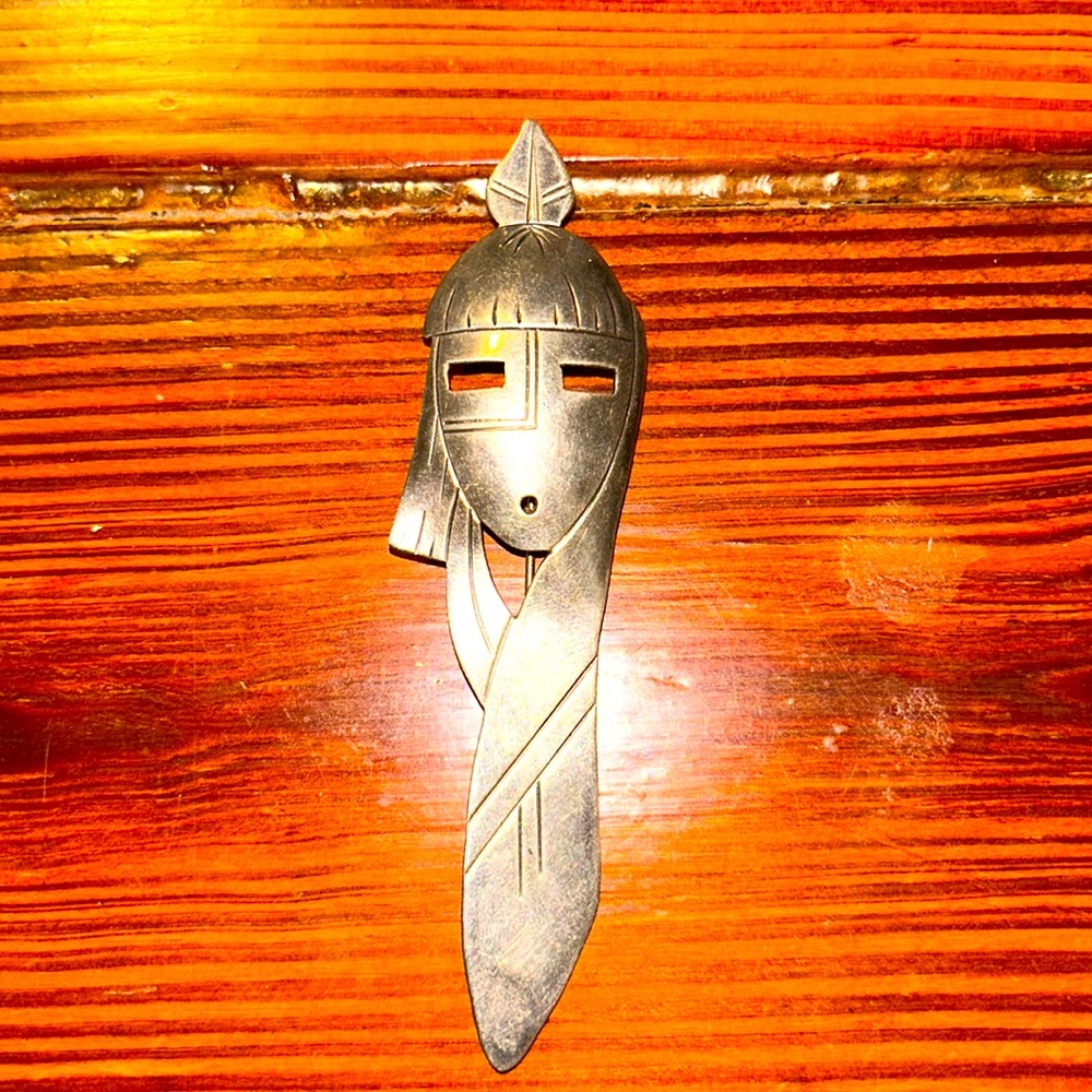 Beautiful vintage Sterling brooch/pendant